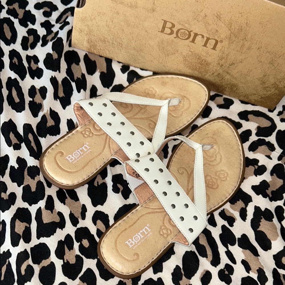 BORN🌻Off White/Cream LEATHER SANDALS Flip Flop Style Size 10 - Picture 2 of 8